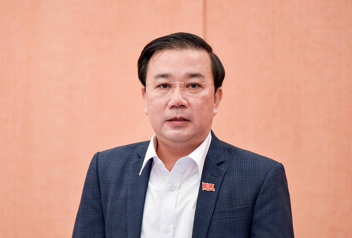 Trước đó, ngày 22/12/2022, Cơ quan an ninh điều tra Bộ Công an ra quyết định khởi tố bị can, lệnh bắt tạm giam, lệnh khám xét đối với ông Chử Xuân Dũng, Phó Chủ tịch UBND TP Hà Nội để điều tra hành vi nhận hối lộ.