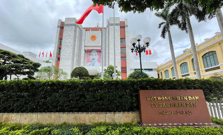 Như vậy, sau khi bầu bổ sung 1 Phó Chủ tịch UBND thành phố, hiện bộ máy lãnh đạo UBND thành phố Hà Nội gồm: Chủ tịch UBND thành phố Trần Sỹ Thanh, các Phó Chủ tịch UBND thành phố: Lê Hồng Sơn, Nguyễn Trọng Đông, Dương Đức Tuấn, Hà Minh Hải, Nguyễn Mạnh Quyền, Vũ Thu Hà.