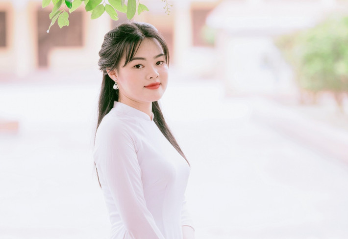 Nữ sinh này cho biết từng có khoảng thời gian chỉ tập trung vào những môn học chính nên điểm học tập ở một số môn khác không được cao, sau đó đã điều chỉnh việc học tập bằng cách vẫn dành thời gian cho các môn thi tốt nghiệp và chú ý nghe giảng các môn phụ.