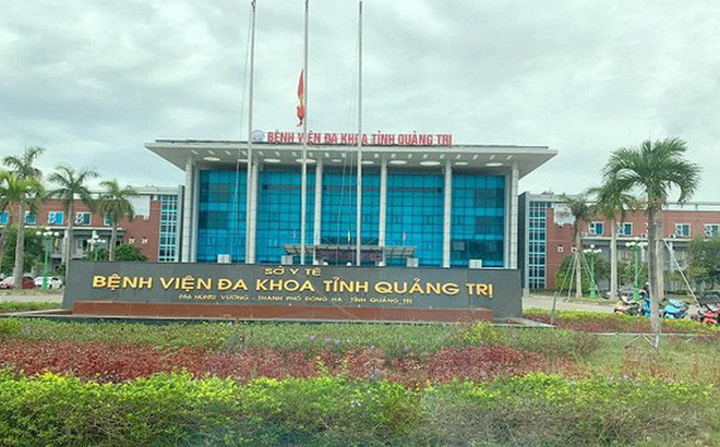 Đó là bà N.T.H.H. (63 tuổi, trú thôn Dương Lệ Đông, xã Triệu Thuận). Bà H. nhập viện điều trị bệnh tại khu nhà G Bệnh viện Đa khoa tỉnh Quảng Trị. Đây là khu nhà mà ca bệnh 832 và 904 từng điều trị, các ca bệnh 750 và 833 cũng đã từng đến. Khu nhà này đã được tỉnh Quảng Trị cho phong tỏa tạm thời ngày 9/8.