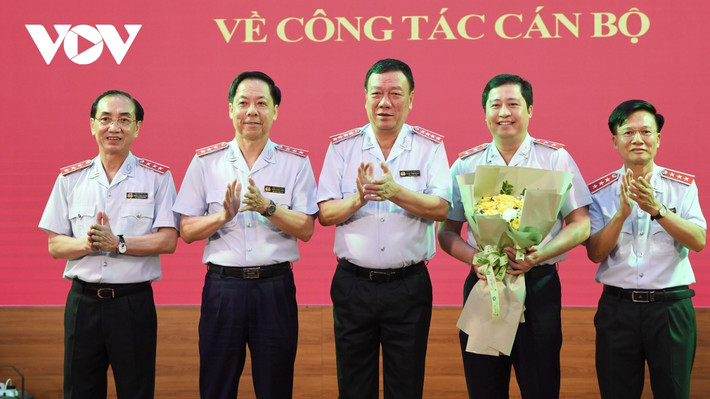 Ông Huy từng kinh qua nhiều chức vụ ở Thanh tra Chính phủ như Phó Chánh Văn phòng - Thư ký Tổng Thanh tra Chính phủ, Tổng Biên tập Tạp chí Thanh tra (Thanh tra Chính phủ), Chánh Văn phòng Thanh tra Chính phủ. Tháng 7/2021, Tổng Thanh tra Chính phủ Đoàn Hồng Phong ký quyết định điều động, bổ nhiệm có thời hạn ông Dương Quốc Huy giữ chức Vụ trưởng Vụ I.