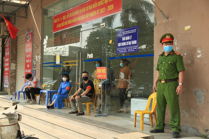 Huyện Thanh Trì và y tế đã ngay lập tức cho phong tỏa tòa CT10C và cách ly 2 tòa bên cạnh là CT10A và CT10B (mỗi tòa 32 tầng). Đồng thời, các cư dân liên quan được lấy mẫu xét nghiệm.