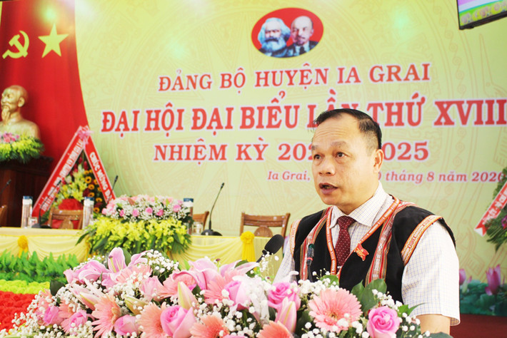 Ông Dương Mah Tiệp có trình độ chuyên môn đại học luật, ngành điều tra tội phạm; Cao cấp lý luận chính trị.