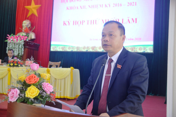 Ông từng giữ chức vụ Bí thư Huyện ủy Ia Grai, Chủ tịch UBND huyện Ia Grai, Phó Chủ tịch UBND huyện Ia Grai, Phó trưởng Công an huyện Ia Grai.