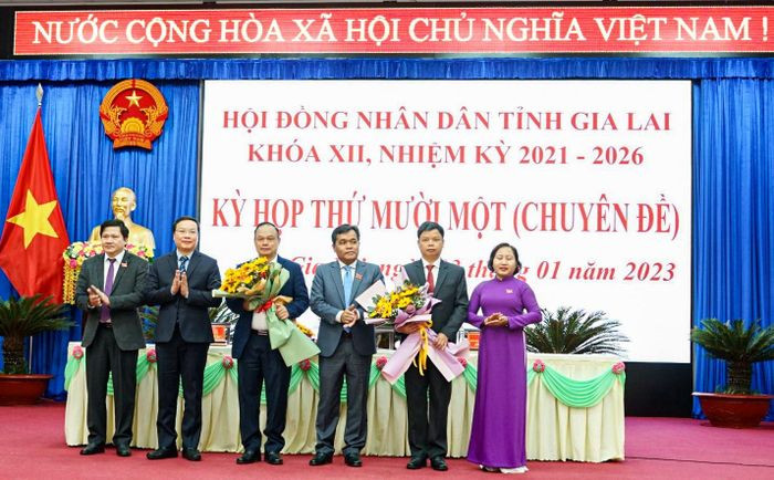 Ngày 3/1, HĐND tỉnh Gia Lai khóa XII, nhiệm kỳ 2021-2026 tổ chức kỳ họp thứ 11 bầu ông Nguyễn Hữu Quế (Giám đốc Sở KH&ĐT) và ông Dương Mah Tiệp (Bí thư Huyện ủy Ia Grai) giữ chức Phó Chủ tịch UBND tỉnh Gia Lai nhiệm kỳ 2021-2026.