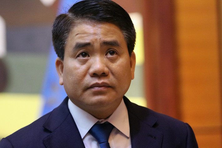 VKS cho rằng ông Chung và các bị can có hành vi phạm tội ngang nhau, có tính chất đồng phạm. Bùi Quang Huy là người khởi xướng, chủ mưu, chỉ huy thực hiện tội phạm. Với việc bị truy tố theo khoản 1 Điều 281 Bộ luật Hình sự 1999, ông Chung đối diện hình phạt cải tạo không giam giữ đến 3 năm hoặc phạt tù 1-5 năm.