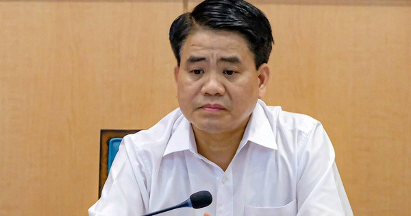 Ngày 8/8/2016, hãng này ký văn bản thỏa thuận rồi cấp chứng nhận cho Công ty Arktic phân phối độc quyền chế phẩm Redoxy 3C. Sau khi Giang nhập 100 kg hóa chất theo chỉ đạo của ông Chung, cuối tháng 7/2016, chế phẩm được thử nghiệm ở hồ Hoàn Kiếm. Lúc đó, ông Chung chỉ đạo Võ Tiến Hùng (cựu Tổng giám đốc Công ty Thoát nước Hà Nội) mua chế phẩm Redoxy 3C qua Công ty Arktic. Ngày 20/8/2016, ông Chung chỉ đạo đàm phán mua độc quyền Redoxy 3C từ Công ty Watch Water.