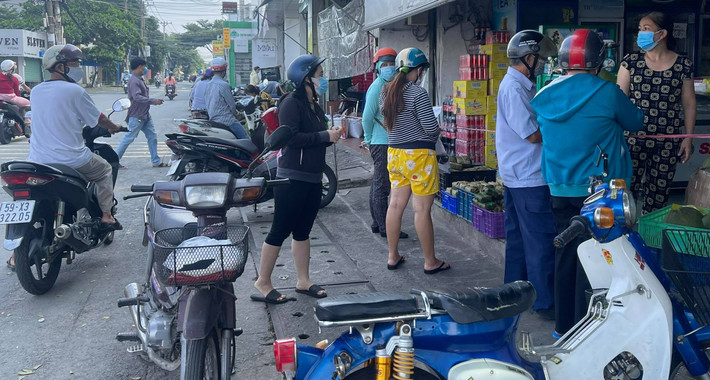 Hàng quán khắp Sài Gòn đã được hoạt động. Tuy nhiên tất cả phải chấp hành quy định biện pháp phòng chống dịch theo chỉ đạo của UBND TP HCM.