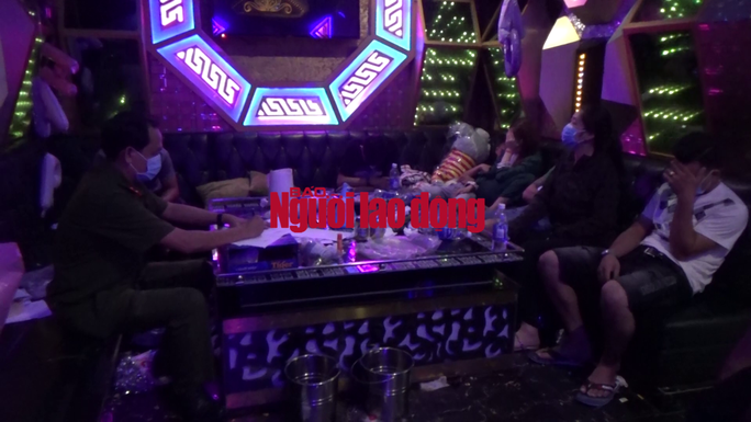 Nhiều nam nữ thanh niên sử dụng ma túy tại 13 phòng hát karaoke