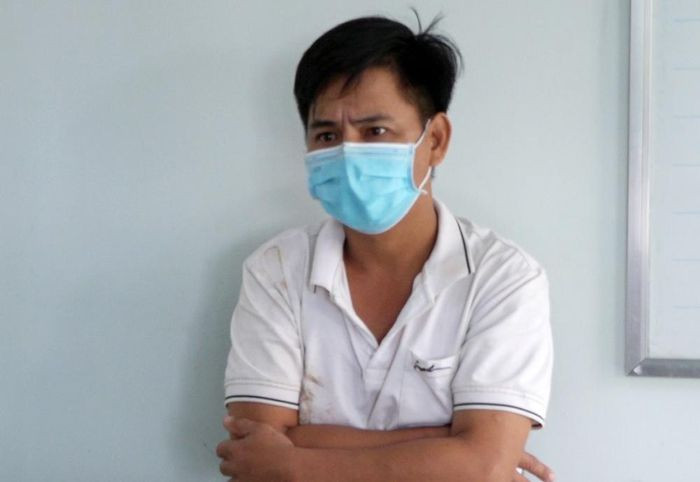 Kế toán trường học đánh thượng úy CSGT nhập viện: Trong lúc làm việc với lực lượng kiểm soát dịch COVID-19 tại trụ sở Công an xã Thạnh Hòa, huyện Giồng Riềng, Kiên Giang. Ngô Trường Tồn (38 tuổi, kế toán Trường THCS Thạnh Hòa) đập vỡ kính phòng và đánh một thượng úy CSGT bị thương, phải nhập viện điều trị. Ngày 1/9, Tồn bị CA huyện Giồng Riềng tạm giữ.