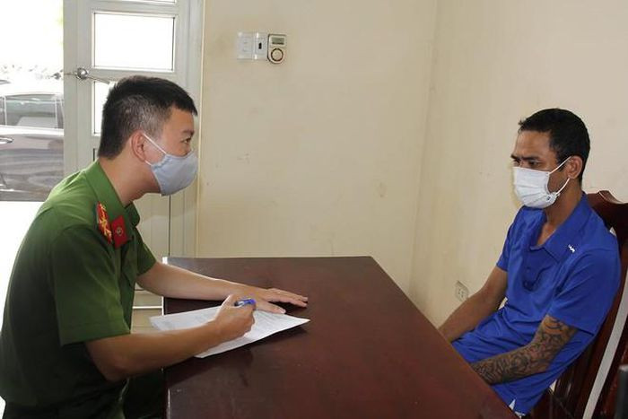 Nửa đêm "mò" vào chùa trộm cắp tài sản lấy tiền mua ma túy: Lợi dụng đêm tối, Nguyễn Văn Thượng (SN 1986, trú huyện Thanh Liêm, Hà Nam) đã đột nhập vào chùa Yên Thống (xã Liêm Phong, huyện Thanh Liêm), trộm cắp một số tài sản có giá trị và 5 triệu đồng để mua ma túy sử dụng. Ngày 1/9, Thượng bị Công an huyện Thanh Liêm tạm giữ.