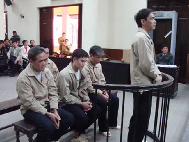 5 bảo vệ Bệnh viện Việt Đức đi tù vì đánh chết trộm: Ngày 23/11/2019, TAND Hà Nội đã tuyên án 5 nhân viên bảo vệ Bệnh viện Việt Đức từ 3 đến 7 năm tù về tội giết người. Theo cáo trạng, nhóm bảo vệ gồm 5 người gồm Đinh Văn Điệp, Hà Thế Đoàn, Đỗ Hoành Kỷ, Vũ Văn Quý và Hoàng Đình Sự đã đánh anh Dương Tiến Mạnh tử vong vì ăn trộm.