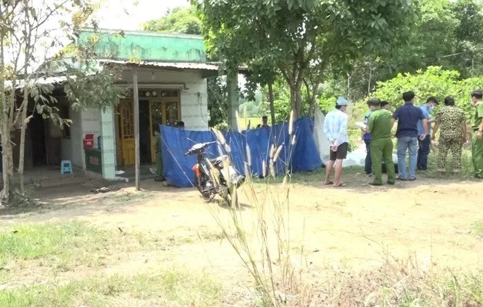 Người đàn ông bị cắt cổ, gục chết trước hiên nhà: Sáng 19/3, tại một căn nhà ở xã Tân Thành, huyện Bù Đốp, tỉnh Bình Phước, ông Trần Minh Nguyệt (39 tuổi) được Nguyễn Duy Cương (30 tuổi, trú cùng địa phương) đến nhà gọi ra ngoài để nói chuyện rồi sảy ra mâu thuẫn, cãi vã. Sau đó, ông Nguyệt bị Cường cắt vào cổ, gục chết trước hiên nhà. Hiện Công an huyện Bù Đốp cho biết đang điều tra, làm rõ.