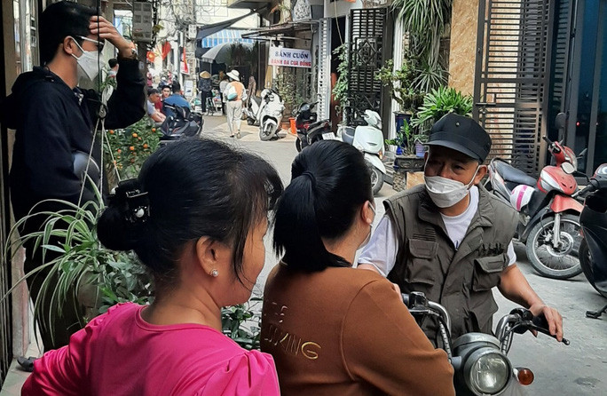 Cha dùng búa đập liên tiếp vào đầu con trai đang ngủ: Sáng 19/3, ông Vũ Quốc Sĩ (50 tuổi, trú phường Thượng Lý, quận Hồng Bàng, Hải Phòng) đã dùng búa đập liên tiếp vào đầu anh V.H.P. (22 tuổi, con trai ông Sĩ) khi đang ngủ tại nhà riêng. Sau khi ra tay, ông Sĩ đã tới trụ sở Công an phường Thượng Lý tự thú. Tại cơ quan Công an, ông Vũ Quốc Sĩ khai có mâu thuẫn từ trước nên lên kế hoạch sát hại con.