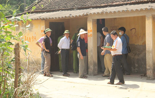 Tiếp nhận tin báo, Công an tỉnh Bắc Giang đã khẩn trương tiếp cận, tiến hành khám nghiệm hiện trường, khám nghiệm tử thi để phục vụ cho công tác điều tra. Kết quả cho thấy, nạn nhân bị kẻ thủ ác đâm nhiều nhát bằng vật sắc nhọn trên khắp cơ thể dẫn tới tử vong. Thời điểm bà Xa bị sát hại rơi vào khoảng trưa ngày hôm trước (23/5). Nơi xảy ra vụ án mạng nằm khá biệt lập với khu dân cư, khung giờ xảy ra vụ việc lại ít người qua lại, không có nhân chứng nên quá trình điều tra gặp rất nhiều khó khăn. (Nơi xảy ra sự việc, ảnh tư liêu)