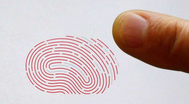 Quá trình xác minh nhân thân của nạn nhân được biết, bà Xa từng có gia đình riêng nhưng đã ly hôn. Một mình bà Xa thuê trọ dãy nhà cấp 4 để kinh doanh gạo, kết hợp buôn bán tạp hóa. Nạn nhân được đánh giá là người hiền lành, ít va chạm, xích mích với những người xung quanh. Liên quan tới vụ án trên, theo chia sẻ của một cán bộ điều tra Công an tỉnh Bắc Giang, trong quá trình khám nghiệm hiện trường, lực lượng chức năng đã thu giữ được dấu vân tay lạ không phải của nạn nhân. (Ảnh minh họa, nguồn internet)
