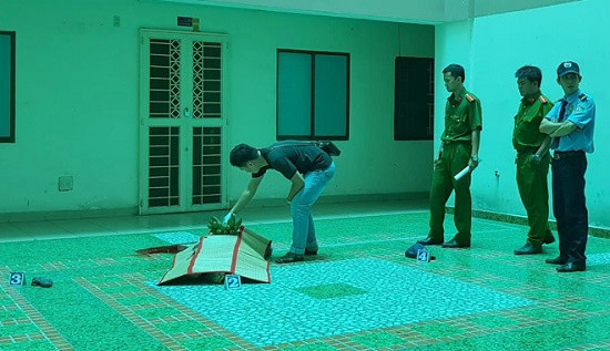 Sau tiếng hô "cướp", vợ thấy chồng bị đâm chết: Đêm 30/8, vợ ông Lê Tiến Mùi (SN 1958; ngụ huyện Dầu Tiếng, tỉnh Bình Dương) đang ở trong nhà thì nghe tiếng tri hô "cướp, cướp" của chồng. Lúc này, vợ và con trai của ông Mùi ra xem thấy ông Mùi nằm bất động dưới sân với vết đâm trên người. Do vết thương nặng nên ông Mùi tử vong.