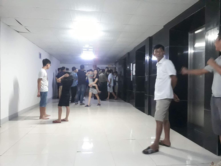 Thấy bệnh tình của vợ thuyên giảm, chồng của Sen là anh T. đã đón vợ về ở cùng con trai là cháu Huy. Sáng 20/7, anh T. đi làm, để vợ ở nhà chơi cùng con và cháu Thư (con của chị anh T.). Khoảng 9h sáng, sau khi chồng đã đi làm, Sen ở nhà lấy dây thắt lưng siết cổ con trai và cháu Thư tử vong rồi dùng chính chiếc thắt lưng này siết cổ mình tự tử nhưng không chết. Sau đó, Sen cho thi thể một cháu bé vào bao tải. Khoảng 19h tối cùng ngày, bảo vệ chung cư HH02 phát hiện Sen có những dấu hiệu bất thường định nhảy lầu tự tử nên đã ngăn chặn.