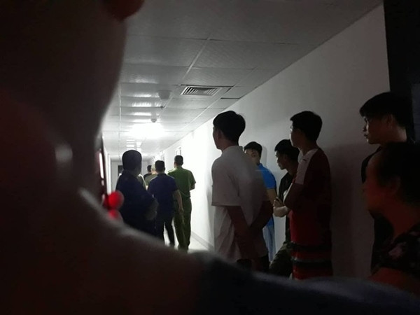 Mẹ giết con trai 8 tuổi rồi thắt cổ tự tử: Tối 20/7/2018, người dân phát hiện Hoàng Thị Sen (33 tuổi) ở tầng 16, tòa nhà thuộc khu đô thị Thanh Hà (Cự Khê, Thanh Oai, TP Hà Nội) có ý định tự tử nên tập trung can ngăn. Trong lúc đưa người phụ nữ vào nhà, họ phát hiện hai cháu bé (một trai và một gái) đã tử vong.