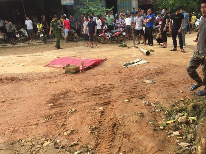 Hiện nguyên nhân vụ nghi do mâu thuẫn, người đàn ông bị chém chết giữa đường đang được cơ quan chức năng điều tra, làm rõ.