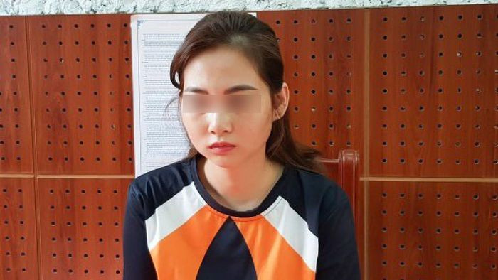 'Hot girl' cho vay bốc bát họ với lãi suất 146%/năm: Ngày 2/7, Công an TP Lạng Sơn đã khởi tố hình sự đối với Nguyễn Thùy Trang (SN 1991, trú phường Chi Lăng, TP. Lạng Sơn) về hành vi cho vay nặng lãi với lãi suất 146%/năm. Theo đó, Trang đã cho 15 người vay lãi dưới hình thức bốc họ với tổng số tiền là 730 triệu đồng, thu lợi bất chính 127 triệu đồng.