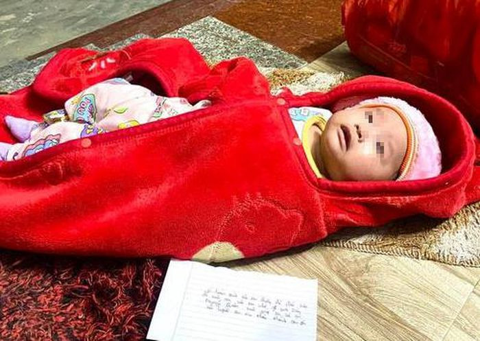 Bỏ rơi bé trai trước cổng nhà dân: Ngày 15/12, UBND xã Nghi Diên, huyện Nghi Lộc, tỉnh Nghệ An, phát thông báo tìm người thân của bé trai 2 tháng tuổi bị bỏ rơi trước cửa nhà dân trên địa bàn xã. Khi phát hiện, cạnh cháu bé là túi đựng đồ trẻ em cùng mẩu giấy có nội dung vì hoàn cảnh khó khăn nhờ gia đình nuôi giúp...