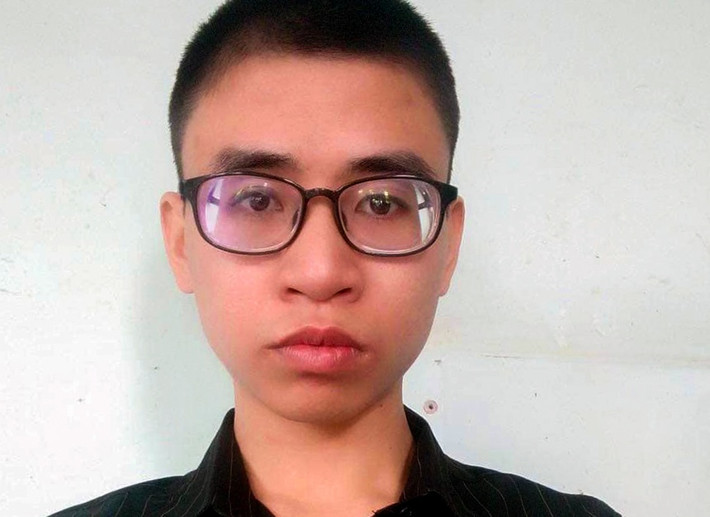 Nam thanh niên đâm chết người sau cãi vã: Trần Quốc Dũng (24 tuổi, ngụ phường Phước Tiến, TP Nha Trang) sau khi va chạm giao thông dẫn đến xô xát, anh ta đã dùng hung khí đâm Nguyễn Văn Lực (44 tuổi, ngụ phường Vĩnh Phước, TP Nha Trang) tử vong. Hôm nay, Công an tỉnh Khánh Hòa đã bắt giữ người trong trường khẩn cấp đối với Trần Quốc Dũng (24 tuổi, ngụ phường Phước Tiến, TP Nha Trang) về tội Giết người.