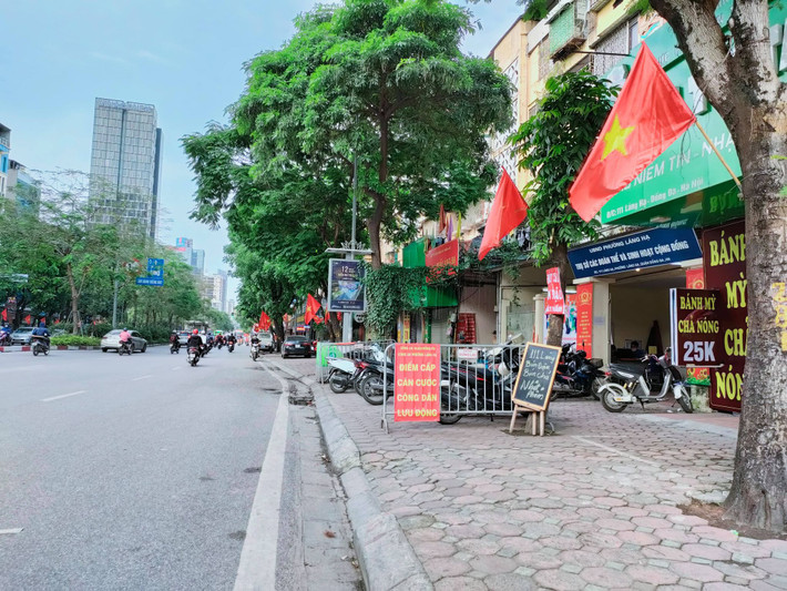 Hà Nội cũng như toàn dân Việt Nam treo cờ ngoài niềm tự hào dân tộc còn mang ý nghĩa lớn, người Việt Nam luôn hướng đến hòa bình.