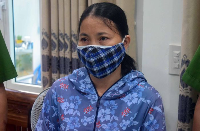 Lừa gần 34 tỷ đồng để chơi lô đề, mua nhà: Nguyễn Thị Hồng (47 tuổi, trú TP Huế, tỉnh Thừa Thiên Huế) Hồng lừa một người dân cùng góp tiền mua bán heo và bò với số lượng lớn nhằm thu lợi nhuận. Tin lời, nạn nhân đã góp vốn 6 tỷ đồng và cho Hồng vay gần 28 tỷ đồng. Tuy nhiên, số tiền đó Hồng dùng để chơi lô đề và mua nhà. Ngày 22/9, Hồng bị Công an tỉnh Thừa Thiên - Huế bắt tạm giam.