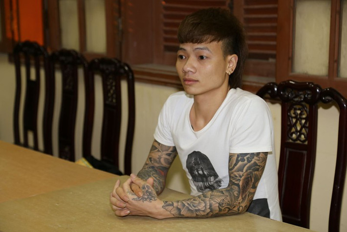 Còn nhớ trước khi bị bắt, giang hồ sống ảo "lừng danh" Ngô Bá Khá (tức Khá Bảnh, 27 tuổi) từng lớn tiếng kêu gọi giới trẻ xây dựng một sân chơi “sống đẹp”, “sống bản lĩnh”… Khá từng tung lên mạng không ít video dạy dỗ đàn em nói không với bài bạc, ma túy.