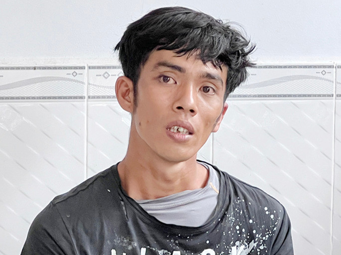 Đâm chết người tình vì ghen tuông: Ngày 5/4, Công an tỉnh An Giang đã tạm giữ hình sự Nguyễn Văn Bích (29 tuổi; ngụ TP Châu Đốc, tỉnh An Giang) để điều tra hành vi giết người. Tại cơ quan Công an, Bích khai nhận, Bích và chị N.T.C.T (19 tuổi; ngụ An Giang) sống với nhau như vợ chồng và có một con chung. Nghi ngờ người phụ nữ không còn chung thủy, Bích ghen tuông nên đã dùng dao đâm chết người này.