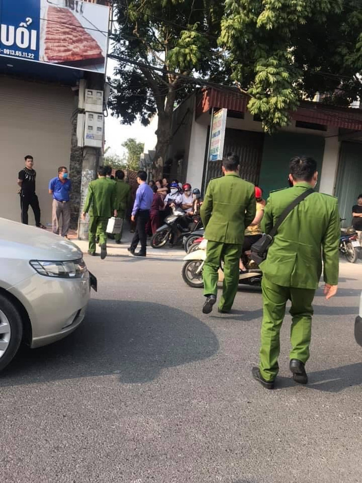 Cơ quan chức năng đã nhanh chóng đã tập trung lực lượng, có mặt tại hiện trường, thu thập chứng cứ điều tra để làm rõ vụ án trong thời gian sớm nhất.