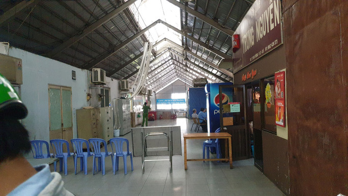 Trưởng Ban Quản lý chợ Kim Biên bị đâm chết: Khoảng 8h30 ngày 4/12, ông Nguyễn Văn Tèo Em (SN 1976) là nhân viên quản lý ngành hàng Ban Quản lý chợ Kim Biên phường 13, quận 5, TP HCM đến phòng làm việc của Ban quản lý chợ gặp Trưởng Ban quản lý là bà Lâm Thị Tuyết Hồng để bàn công việc. Do có mâu thuẫn nên Nguyễn Văn Tèo Em đã dùng dao đâm vào vùng ngực của bà Hồng làm nạn nhân chết tại chỗ.