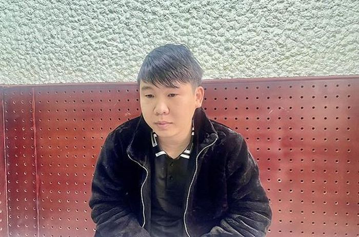 Giả danh sĩ quan ở Bộ Công an lừa đảo chiếm đoạt tài sản của nhiều người: Trong thời gian từ năm 2018 đến nay, Nguyễn Thành Luân (SN 1994, trú tại tổ 2, phường Bình Minh, TP Lào Cai, tỉnh Lào Cai) đã tự nhận là sĩ quan công tác tại Bộ Công an để lừa đảo chiếm đoạt tài sản của nhiều bị hại khác trên địa bàn tỉnh Lào Cai, với thủ đoạn như: Vay tiền, mượn xe máy, mượn điện thoại, thuê xe ô tô sau đó mang đi cầm cố lấy tiền tiêu xài cá nhân; giả danh Công an nhận tiền xin chạy án, nhận tiền làm giấy phép lái xe mô tô, ô tô...Ngày 21/12, Công an huyện Bát Xát cho biết đang tạm giữ Luân để điều tra, làm rõ.