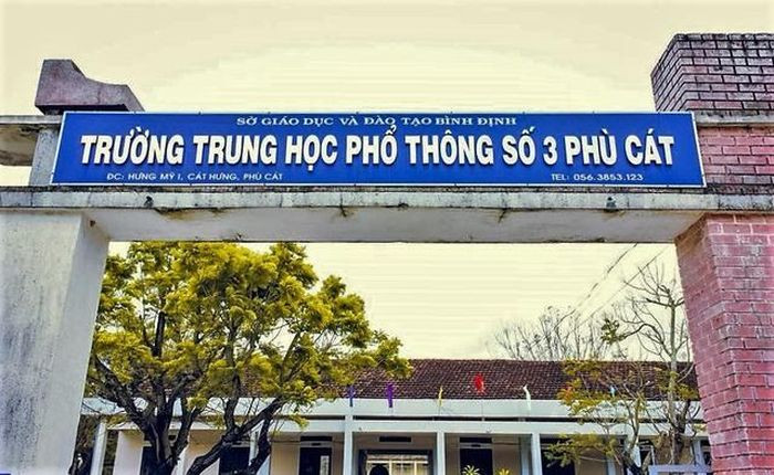 Nam sinh lớp 12 tử vong khi thi chạy ở trường: Ngày 4/12, ông Đào Đức Tuấn - Giám đốc Sở Giáo dục và Đào tạo (GD&ĐT) tỉnh Bình Định xác nhận một học sinh của Trường THPT Phù Cát 3 (xã Cát Hưng, huyện Phù Cát) bị tử vong trong lúc thi chạy, do nhà trường tổ chức vào ngày 27/11. Đó là em L.A.T. (học sinh lớp 12A1, Trường THPT Phù Cát 3). Em T. là thành viên trong đội năng khiếu thể dục thể thao của trường về môn chạy. Theo các bác sĩ, nhiều khả năng nguyên nhân tử vong của học sinh này liên quan đến vấn đề tim mạch nhưng không phát hiện sớm.