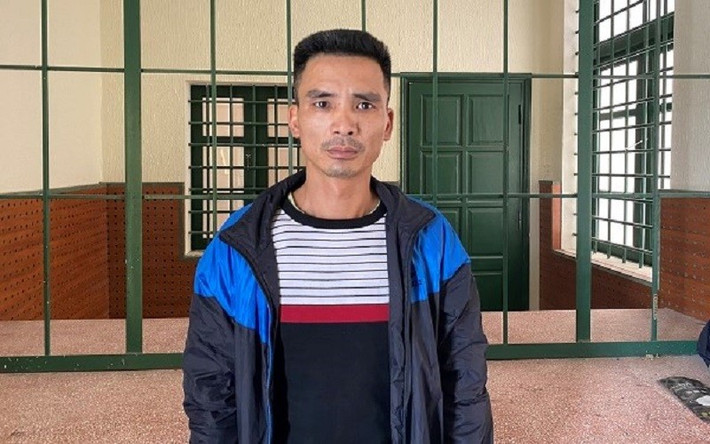 Sát hại vợ và bố mẹ vợ: Do mâu thuẫn gia đình, người vợ là chị Vũ Thị Hạnh bế con chung 3 tuổi về nhà bố mẹ đẻ ở thôn Đồng Hải, xã An Hưng, huyện An Dương (TP Hải Phòng) tạm lánh, trong thời gian chờ tòa thụ lý đơn xin ly hôn. Đêm 2/3, Hà Đình Hạ (40 tuổi, trú xã Lại Xuân, huyện Thủy Nguyên, TP Hải Phòng) mang theo dao tìm đến nhà bố mẹ vợ đâm vợ tử vong, ông Vũ Văn Hoan (bố chị Hạnh) và bà Phan Thị Đan (mẹ chị Hạnh) bị thương nặng. Hiện vụ việc đang được cơ quan chức năng điều tra, làm rõ.