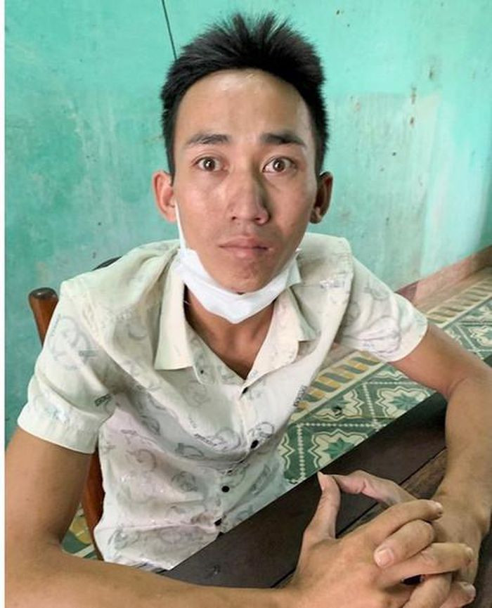 Vừa ra tù "nổ" thân quen với cán bộ trại giam, lừa đảo chạy án: Khi vừa ra tù, Nguyễn Chiếm Pháp (SN 1995, trú huyện Tiên Phước, Quảng Nam) nổ có quen biết với cán bộ Trại giam. Pháp đã lừa đảo bà N.T.T. (SN 1959, trú cùng địa phương) có thể giảm nhẹ hình phạt tù cho con trai bà và chếm đoạt 12,5 triệu đồng. Ngày 24/9, Pháp bị Công an huyện Phú Ninh bắt tạm giam.