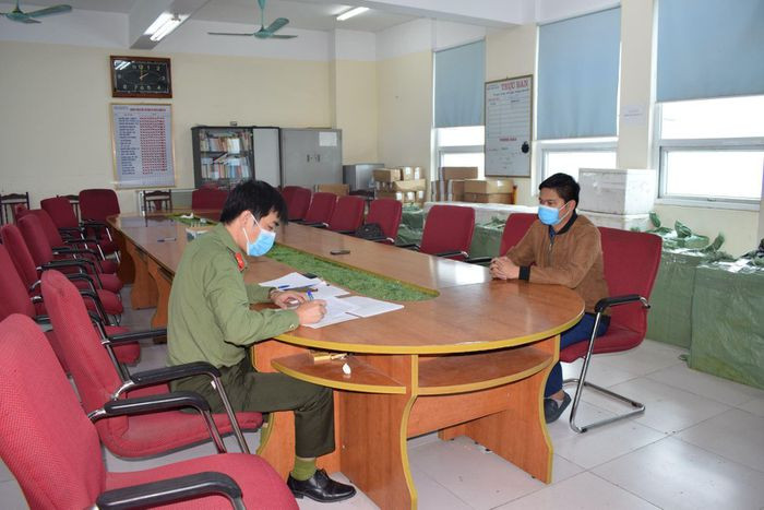 Giám đốc và Chủ tịch Hội đồng quản trị TVT Land lừa chiếm 150 tỷ đồng: Nguyễn Văn Thanh (28 tuổi, Chủ tịch Hội đồng quản trị Công ty Cổ phần đầu tư và phát triển TVT Land) và Đỗ Đức Hội (26 tuổi, Tổng giám đốc) huy động khách đầu tư tiền, hứa hẹn lãi suất cao rồi dùng tiền của người sau trả cho người trước để lừa đảo 150 tỷ đồng. Ngày 23/12, Công an tỉnh Hưng Yên cho biết vừa bắt tạm 2 đối tượng này.
