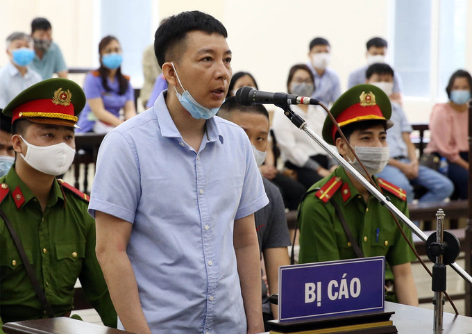 Bị cáo Trần Ngọc Ánh (Phó tổng Giám đốc Công ty Nhật Cường) giữ vai trò phạm tội sau Huy, giúp sức tích cực cho chủ mưu buôn lậu. Các bị cáo trong vụ án đều thực hiện hành vi phạm tội 2 lần trở lên, biết rõ là buôn lậu nhưng vẫn làm theo ông chủ Bùi Quang Huy. VKS đề nghị HĐXX tuyên bị cáo Trần Ngọc Ánh mức án cao nhất 15-16 năm tù về tội "Buôn lậu" do giúp sức tích cực cho chủ mưu.