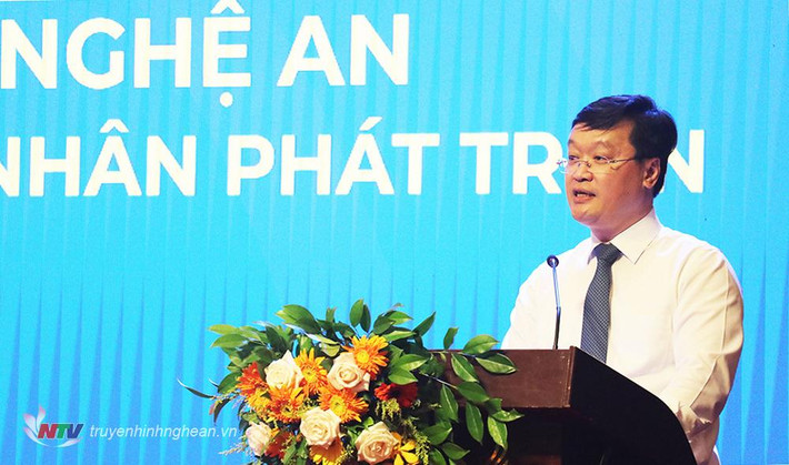 Tại kỳ họp, các đại biểu bỏ phiếu bầu ông Nguyễn Đức Trung, Phó Bí thư Tỉnh ủy, Chủ tịch UBND tỉnh Nghệ An nhiệm kỳ 2016 - 2021 tiếp tục giữ chức vụ Chủ tịch UBND tỉnh Nghệ An nhiệm kỳ 2021 - 2026, với 100% phiếu bầu. (Ảnh:Truyền Hình Nghệ An)