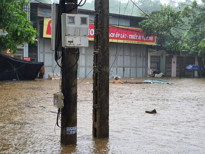 Tuy nhiên, lượng mưa tại các địa phương không đồng đều, một số nơi có mưa vừa, mưa to như xã Tả Củ Tỷ (Bắc Hà) 30,2mm; xã Nậm Chảy (Mường Khương) 30,6mm; phường Cốc Lếu (thành phố Lào Cai) trội hơn 32mm; xã Quang Kim (Bát Xát) mưa to 54,6mm; thị trấn Bát Xát 66,6mm. Phường Nam Cường (thành phố Lào Cai) có mưa rất to cục bộ lượng lên tới 117mm (tính từ 19h ngày 4/7 đến 7h ngày 5/7).