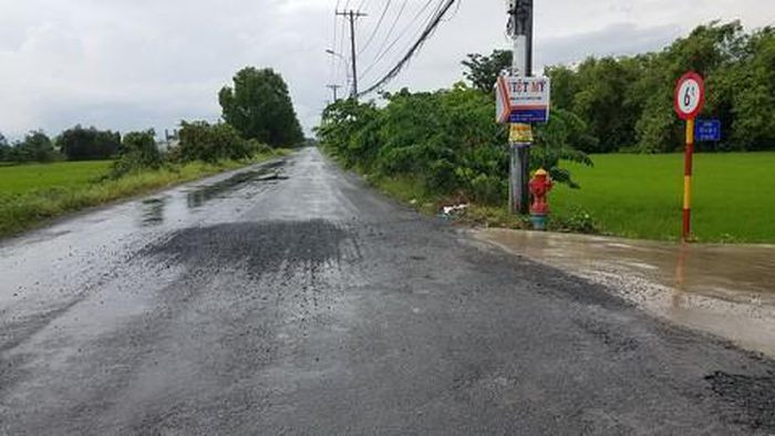 Dùng dao dọa chém, cướp xe người đi đường: Rạng sáng 2/7, đang đi trên đường, anh N. (21 tuổi, quê Long An) chạy xe máy trên đường Nguyễn Văn Long thuộc xã Qui Đức (huyện Bình Chánh, TPHCM) thì bất ngờ bị nhóm đối tượng áp sát, dùng dao tự chế dọa chém khiến nạn nhân bỏ chạy rồi bị cướp mất xe máy. Ngày 5/7, Công an huyện Bình Chánh cho biết đang lập hồ sơ điều tra, truy xét vụ việc.