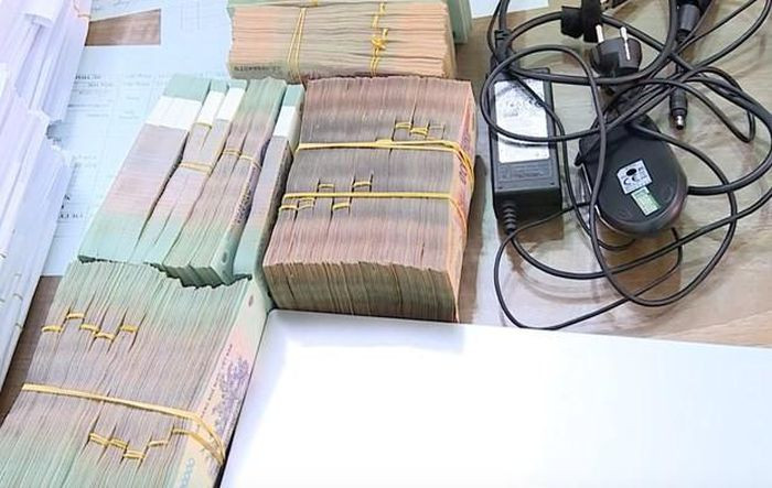 Triệt phá đường dây đánh bạc quy mô gần 500 tỷ đồng: Ngày 11/1, Công an tỉnh Hà Nam cho biết vừa triệt phá thành công vụ sử dụng công nghệ cao để tổ chức đánh bạc và đánh bạc với số tiền lớn. Số tiền các đối tượng sử dụng để tổ chức đánh bạc, đánh bạc thông qua trang bóng Agent và hình thức số lô, số đề lên đến gần 500 tỷ đồng.