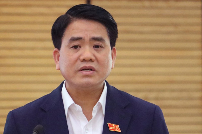 Cũng tại kỳ họp, ông Nguyễn Ngọc Tuấn, Phó Chủ tịch HĐND TP Hà Nội đọc tờ trình bãi nhiệm chức danh Chủ tịch UBND TP Hà Nội đối với ông Nguyễn Đức Chung. 100% đại biểu HĐND TP Hà Nội đồng ý với việc bãi nhiệm ông Nguyễn Đức Chung với hình thức biểu quyết giơ tay.