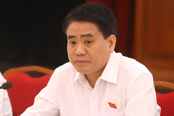 Cùng ngày 11/8, Thủ tướng ký quyết định tạm đình chỉ công tác với ông Nguyễn Đức Chung. Thời hạn là 90 ngày kể từ khi ra quyết định.