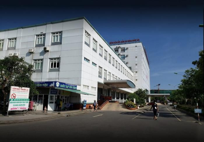 Bệnh nhân rơi từ tầng 3 bệnh viện xuống đất tử vong: Ngày 7/1, Bệnh viện Hữu nghị đa khoa tỉnh Nghệ An cho biết, một bệnh nhân nam (56 tuổi, quê huyện Yên Thành, Nghệ An) đang điều trị tại bệnh viện đã nhảy lầu tự tử. Trong quá trình điều trị, bác sĩ phát hiện bệnh nhân này có biểu hiện rối loạn tâm thần, trầm cảm.