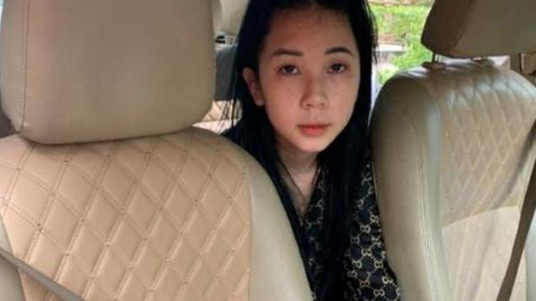 Ngày 24/4, Công an huyện Ba Vì, Hà Nội cho biết vừa tạm giữ hình sự Hồ Thị Thùy Trang (SN 2005, Mê Linh, Hà Nội). Theo điều tra, Trang điều hành một đường dây ma túy và còn trực tiếp lái "xế hộp" giao ma túy cho các khách hàng tại Hà Nội. Trước đó, vào đầu tháng 3/2024, qua công tác trinh sát, nắm tình hình, Công an huyện Ba Vì đã phát hiện một đường dây chuyên cung cấp ma túy lẻ cho các "con nghiện" trên địa bàn, do Hồ Thị Thùy Trang điều hành.