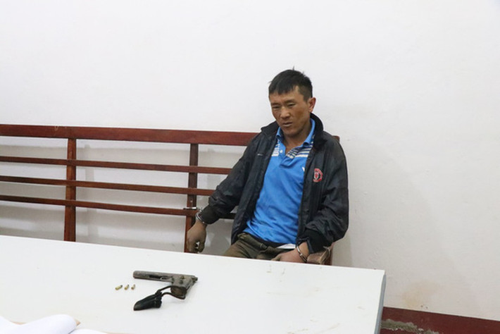 Trốn truy nã hơn 3 năm bằng cách ẩn nấp trên nương rẫy: Sềnh A Ly (44 tuổi, trú tại bản Huổi Chanh, xã Na Tông, huyện Điện Biên, tỉnh Điện Biên) tháng 7/2018 khi gây ra vụ án chết người và bị truy nã, đối tượng mua súng để phòng thân và trốn rất nhiều nơi, thường ẩn nấp ở các lán nương trên khu vực biên giới để hòng tẩu thoát. Sáng 17/1, Đồn biên phòng cửa khẩu quốc tế Tây Trang (Điện Biên) vừa phối hợp với các lực lượng chức năng bắt giữ Sềnh A Ly tại khu vực cột mốc 120 tuyến biên giới Việt Nam - Lào (địa phận xã Na Ư, huyện Điện Biên, tỉnh Điện Biên).