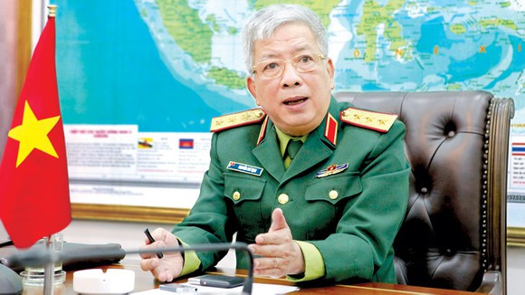 Thượng tướng Nguyễn Chí Vịnh sinh ngày 15/5/1957; quê xã Quảng Thắng, huyện Quảng Điền, tỉnh Thừa Thiên - Huế.