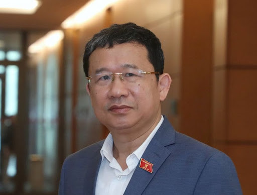 Chủ nhiệm Ủy ban Đối ngoại Vũ Hải Hà, ngày sinh 1/3/1969, quê ở Nam Định. Trình độ: Thạc sĩ Quản lý chính sách công, Cử nhân Luật, Cử nhân Ngôn ngữ. Chức vụ: Ủy viên Trung ương Đảng khóa XIII; Đại biểu Quốc hội khóa XIII, XIV, XV.